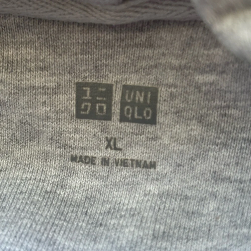 Uniqlo Light Gray Men's Hoodie - Picture 5 of 5